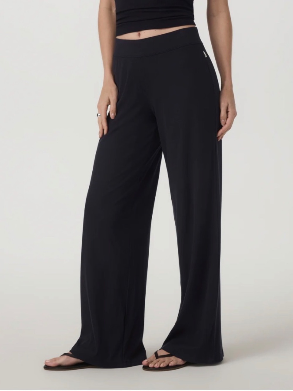 Vuori Pose Pant - Picture 2 of 2